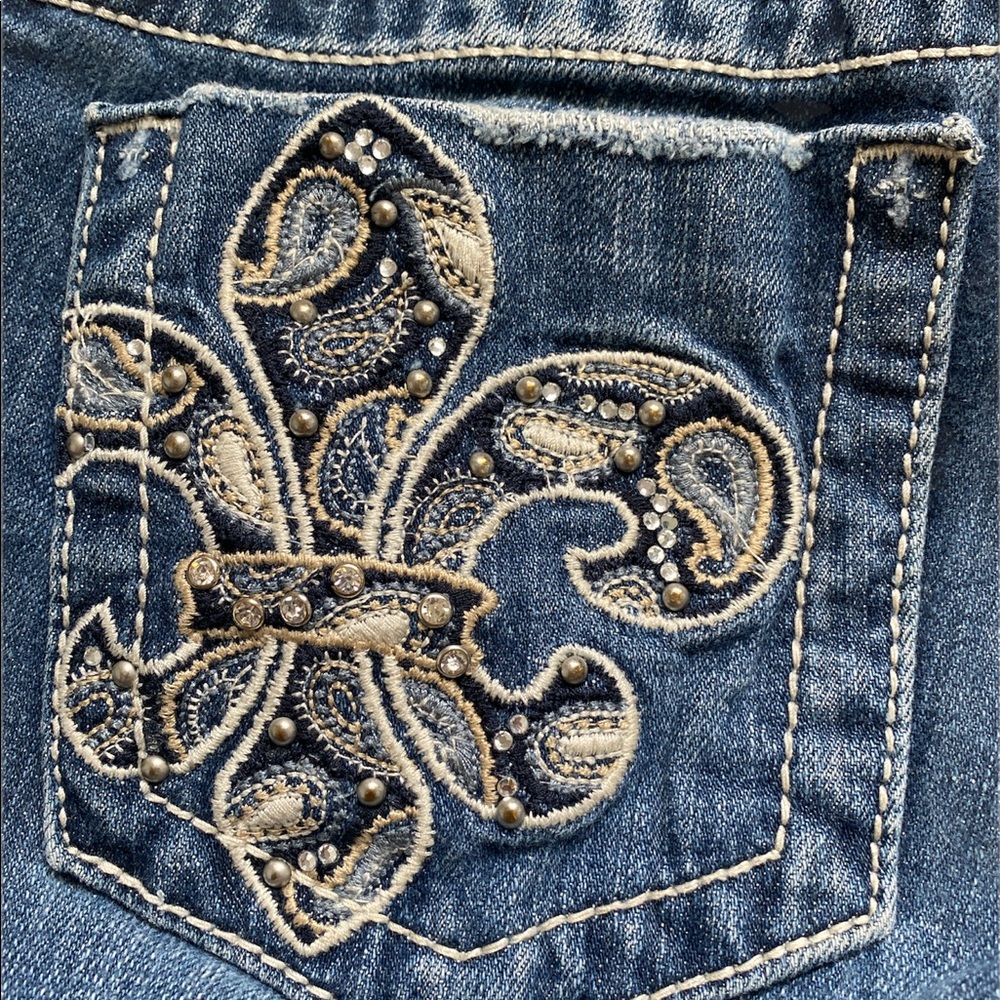 🤠 Miss Me Fleur de lis Women's Boot Cut Jeans with Cream Embroidery 🤠2 for $40 🤠 - Picture 2 of 12